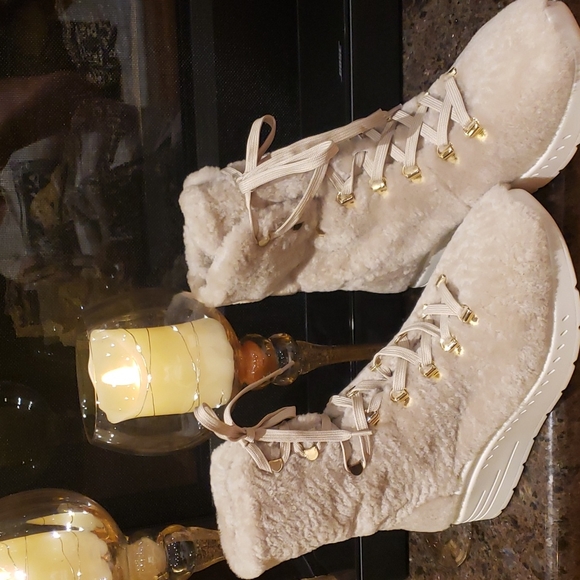 NWT 9.5 STUART WEITZMAN McKenzee BEIGE BOOTS - Picture 11 of 12